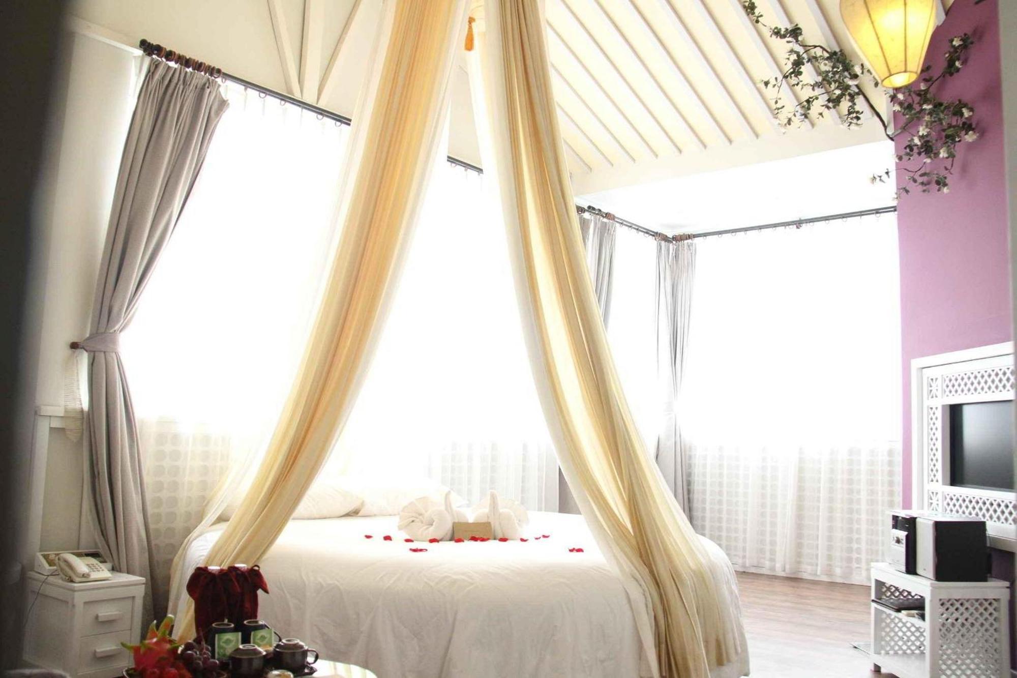 Orchid Hotel